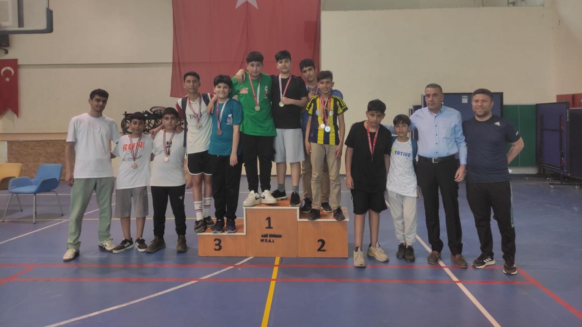 Badminton Turnuvası Şampiyonu Reyhanlı Ortaokulu